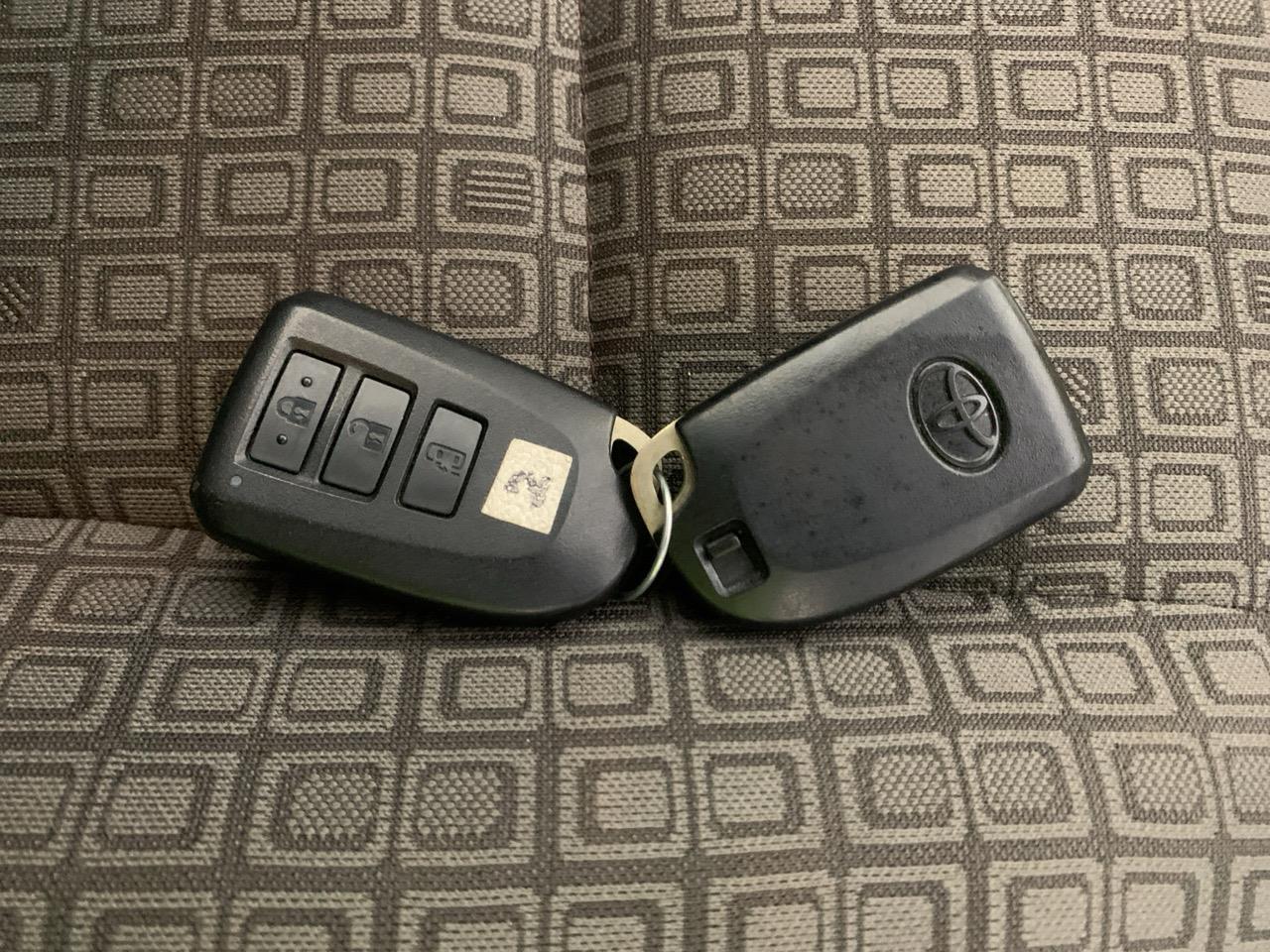 2014 Toyota SPADE  Hatchback GREAT SPACE + PUSH SRART + REVESING CAMERA