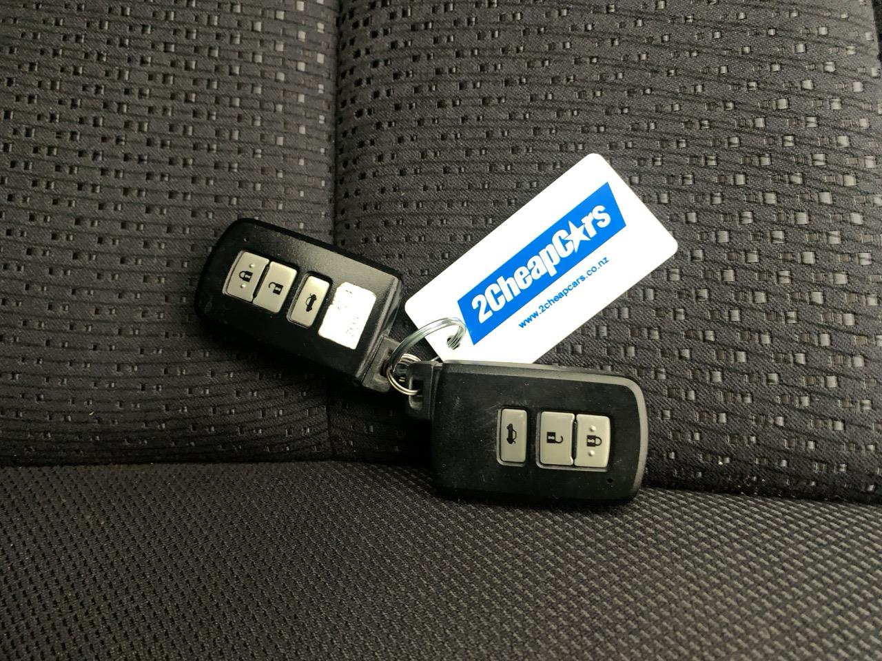 2012 Toyota Camry HYBRID G Sedan PUSH BUTTON START + AUTO LIGHTS