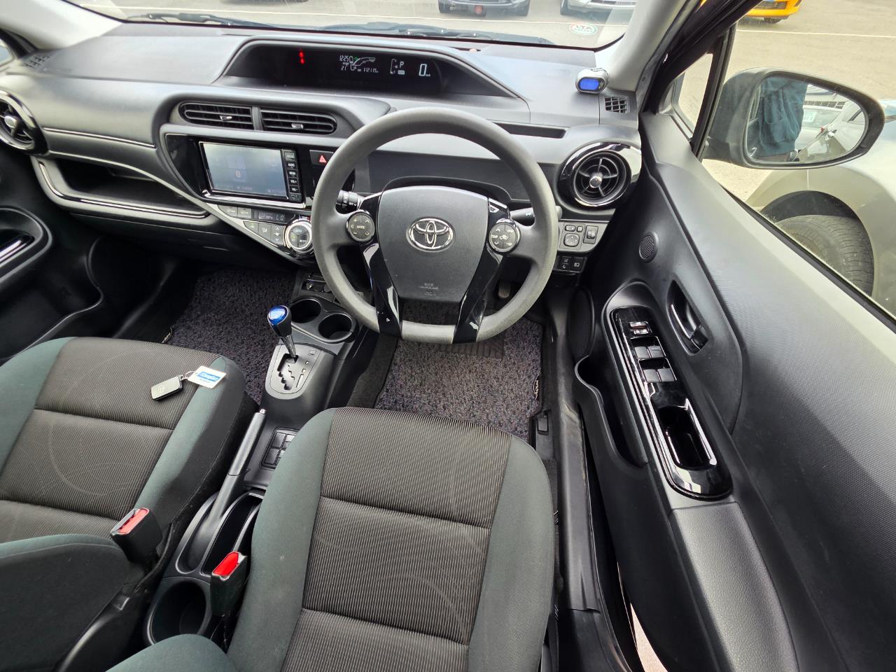 2016 Toyota Aqua FACELIFT MODEL Hatchback PUSH BUTTON START + AUTO LIGHTS + REVERSING CAMERA