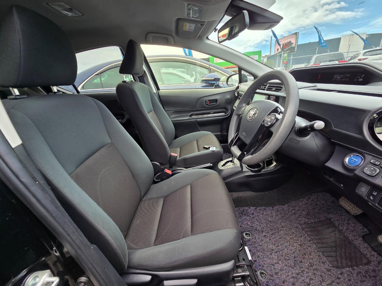 2016 Toyota Aqua FACELIFT MODEL Hatchback PUSH BUTTON START + AUTO LIGHTS + REVERSING CAMERA