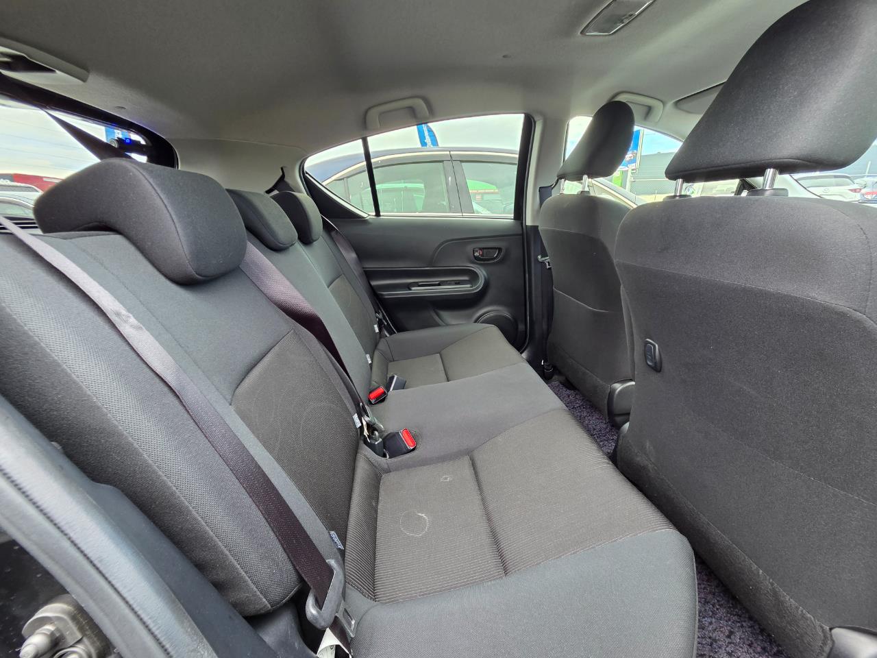 2016 Toyota Aqua FACELIFT MODEL Hatchback PUSH BUTTON START + AUTO LIGHTS + REVERSING CAMERA