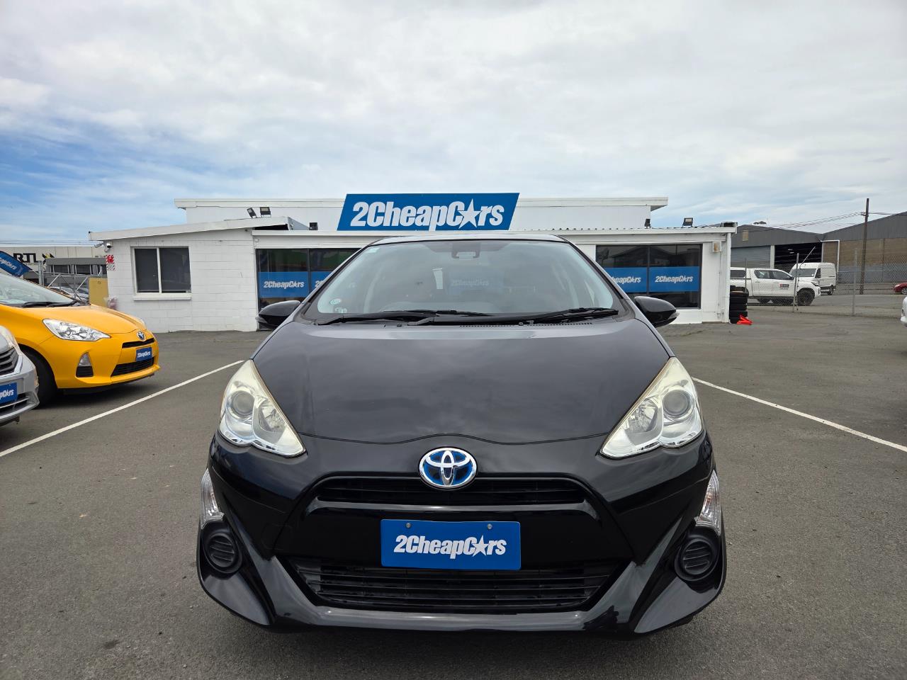 2016 Toyota Aqua FACELIFT MODEL Hatchback PUSH BUTTON START + AUTO LIGHTS + REVERSING CAMERA