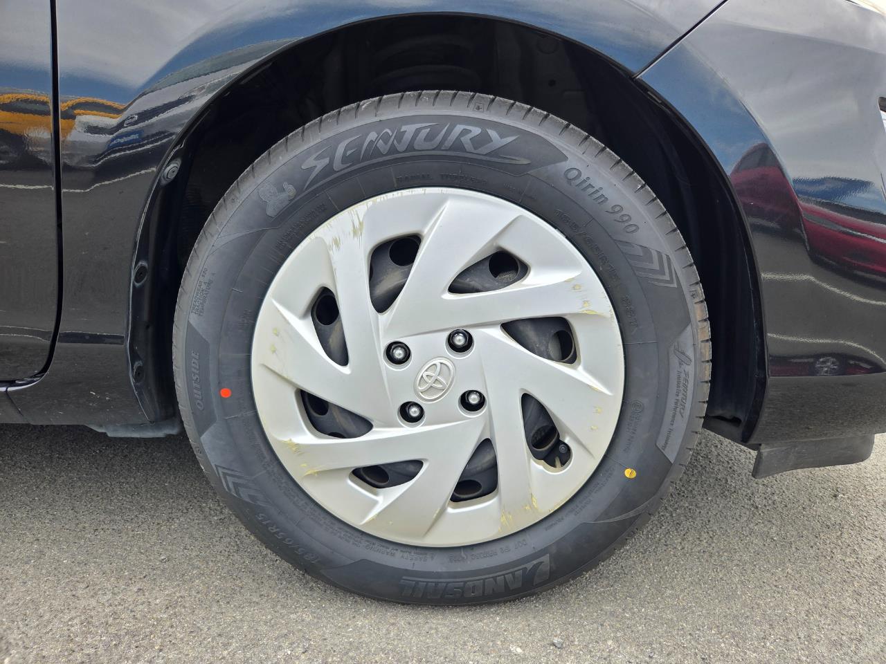 2016 Toyota Aqua FACELIFT MODEL Hatchback PUSH BUTTON START + AUTO LIGHTS + REVERSING CAMERA