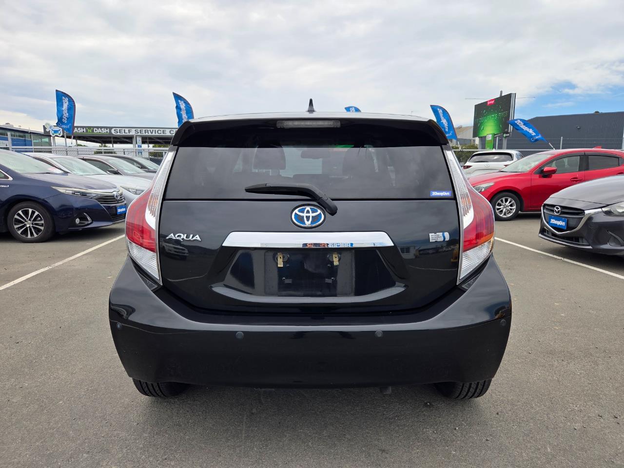 2016 Toyota Aqua FACELIFT MODEL Hatchback PUSH BUTTON START + AUTO LIGHTS + REVERSING CAMERA