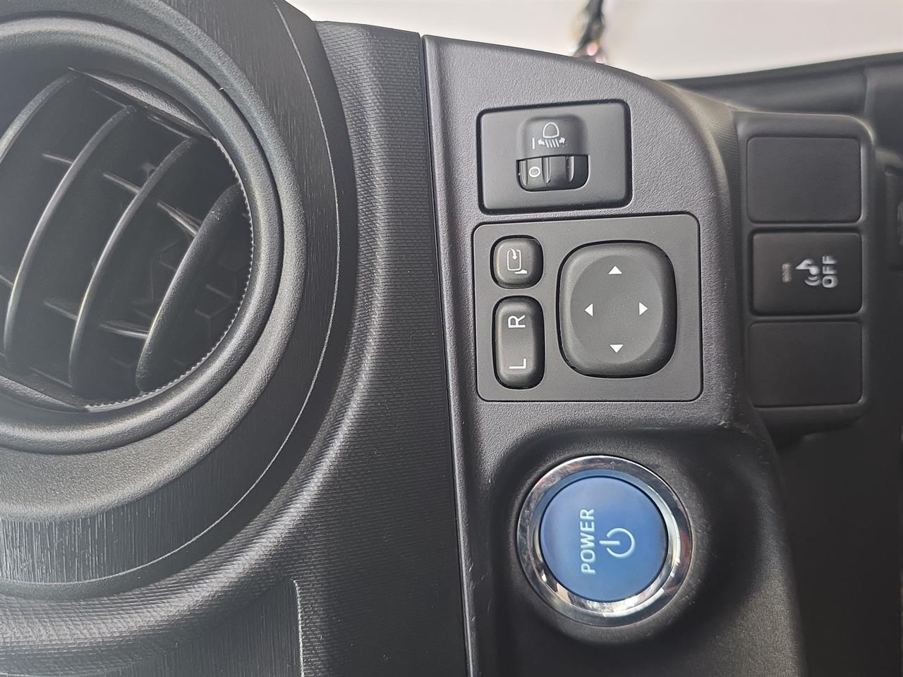 2014 Toyota Aqua G Hatchback SMART KEY + REVERSING CAMERA