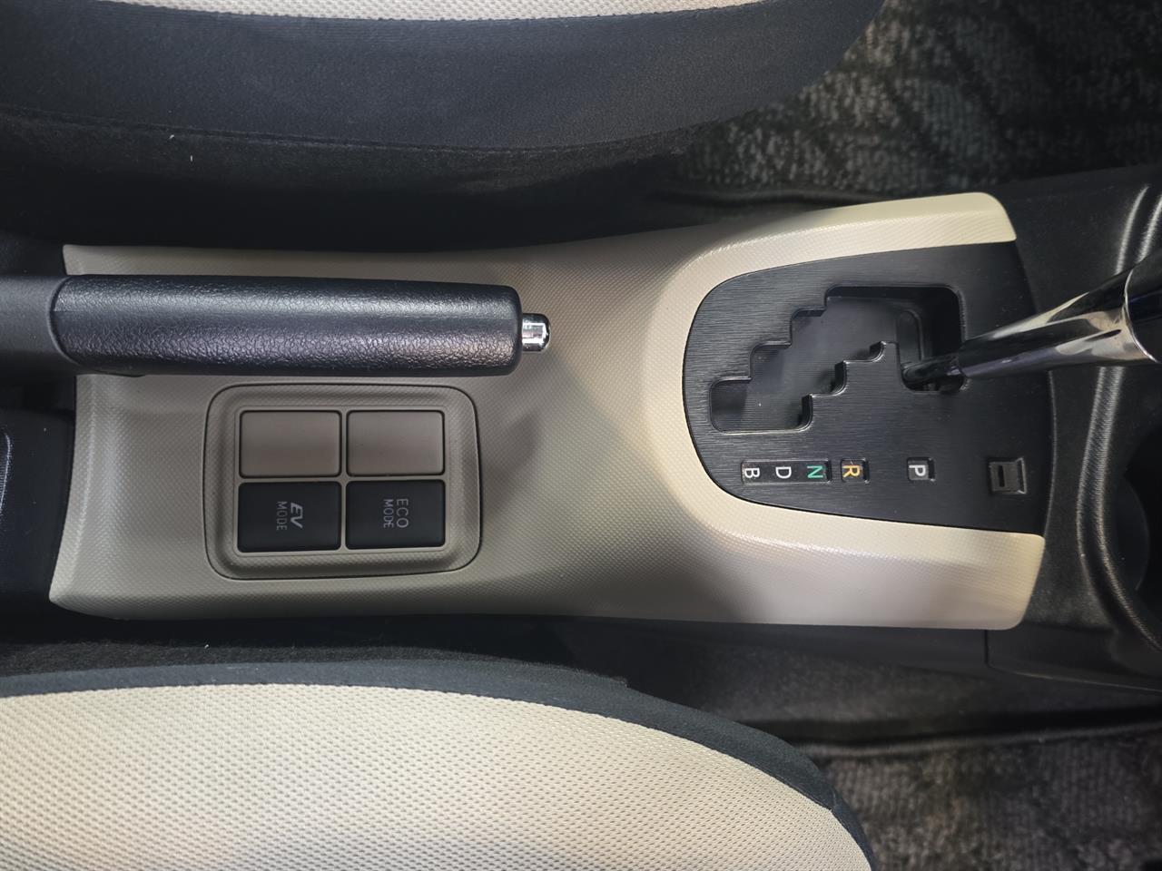 2014 Toyota Aqua G Hatchback SMART KEY + REVERSING CAMERA