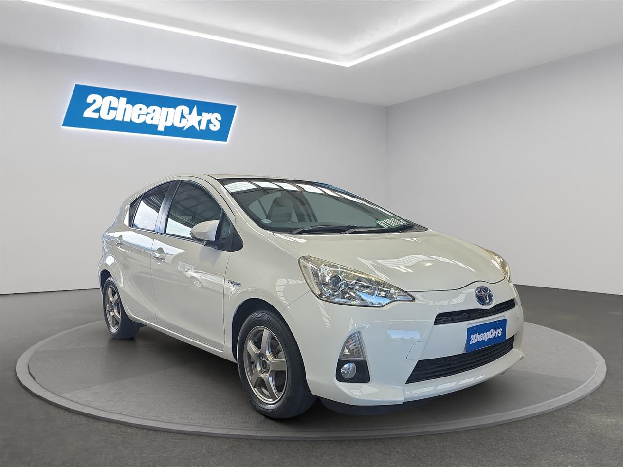 2014 Toyota Aqua G Hatchback SMART KEY + REVERSING CAMERA