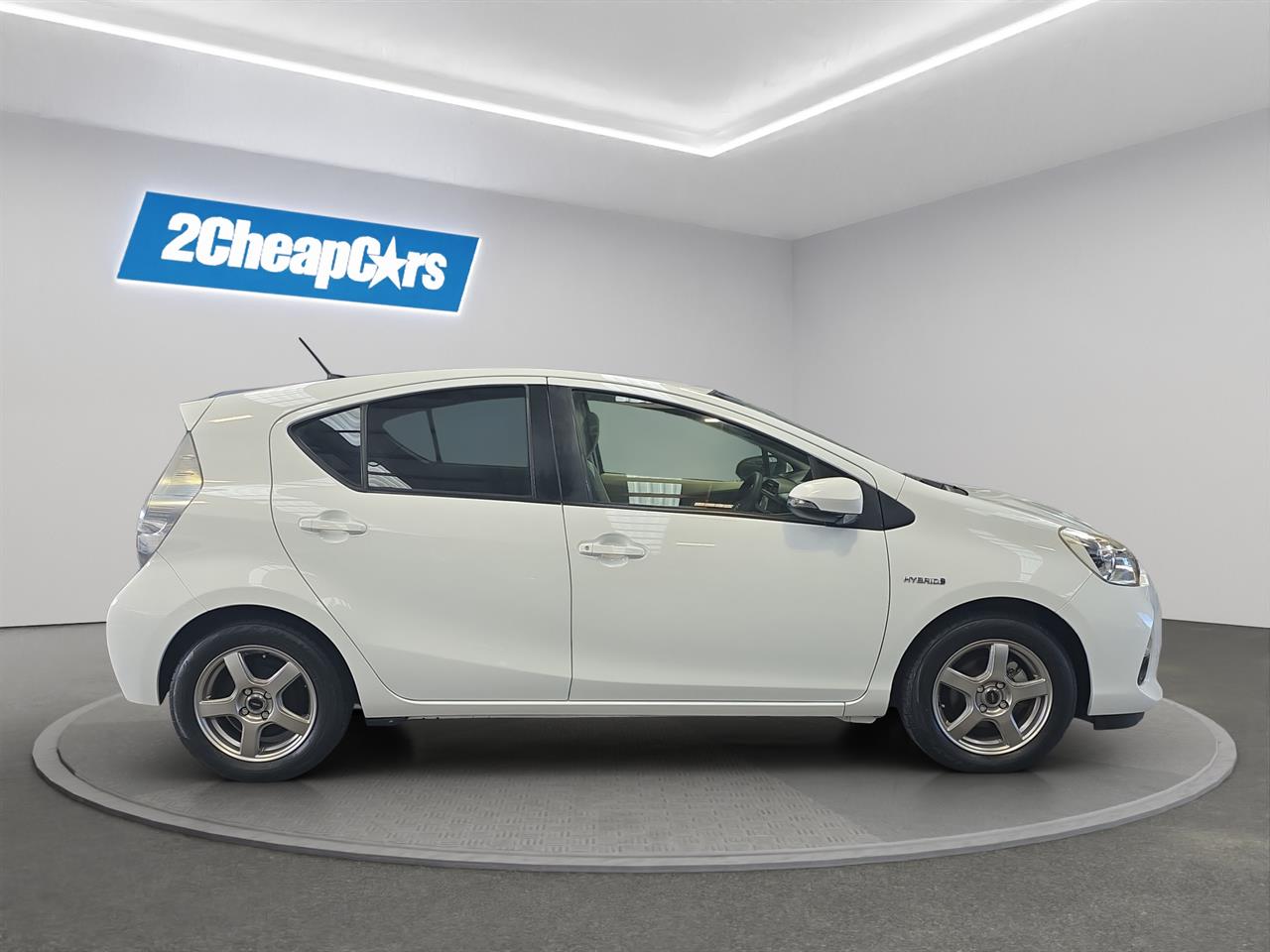 2014 Toyota Aqua G Hatchback SMART KEY + REVERSING CAMERA