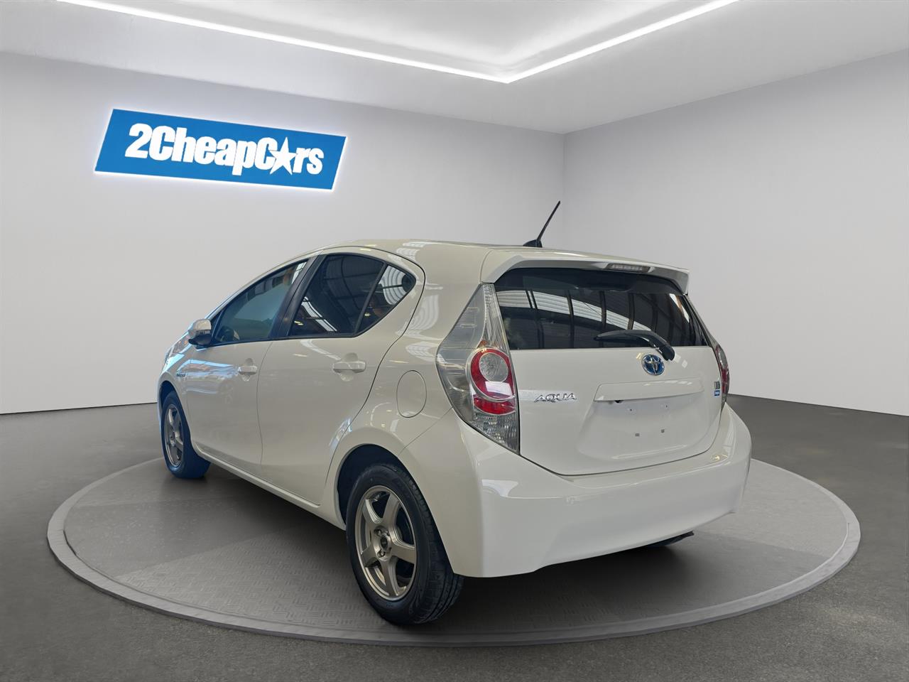 2014 Toyota Aqua G Hatchback SMART KEY + REVERSING CAMERA