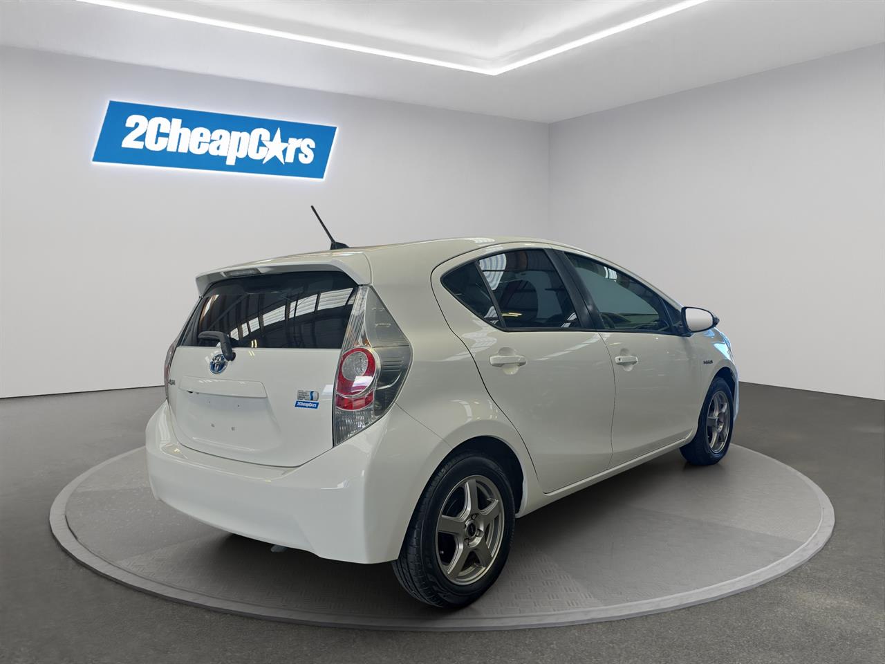2014 Toyota Aqua G Hatchback SMART KEY + REVERSING CAMERA