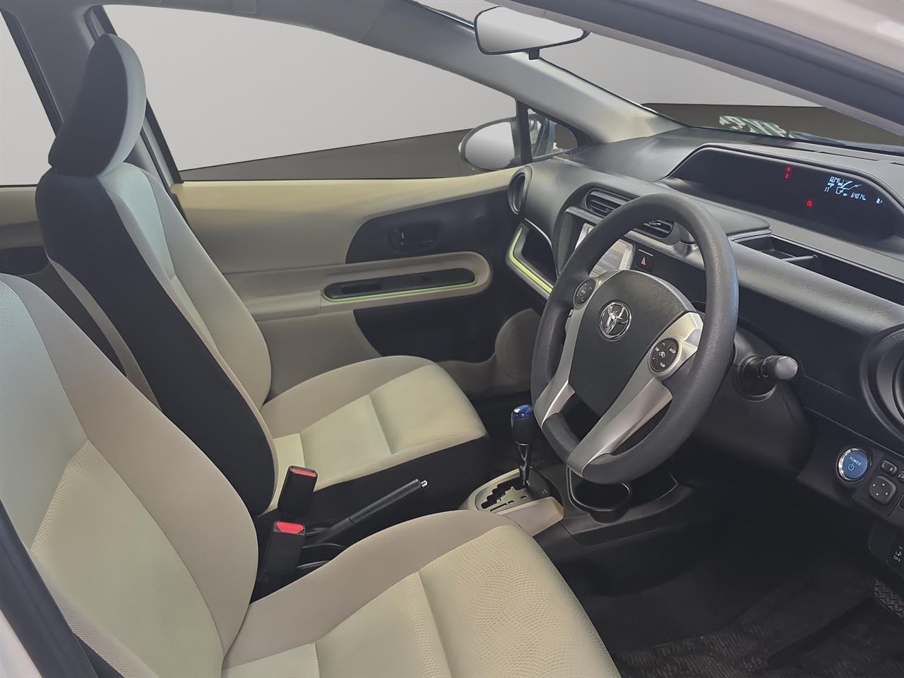 2014 Toyota Aqua G Hatchback SMART KEY + REVERSING CAMERA