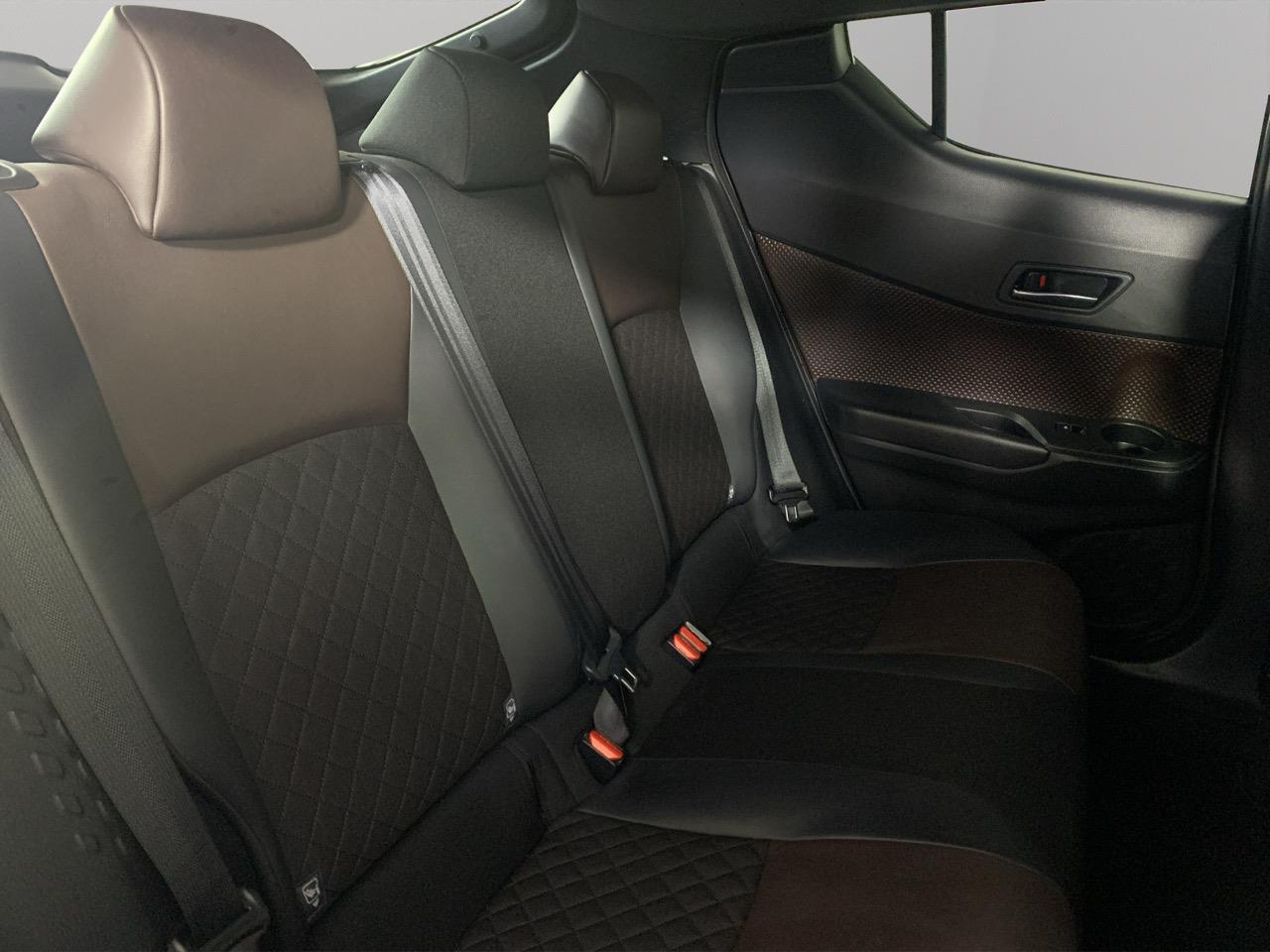 2017 Toyota C-HR HYBRID G LEATHER EDITION RV/SUV HEATED SEATS + CRUISE CONTROL + REVERSING CAMERA