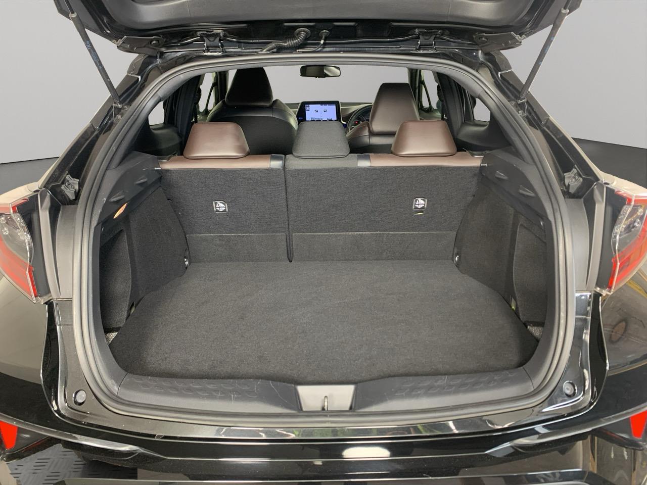 2017 Toyota C-HR HYBRID G LEATHER EDITION RV/SUV HEATED SEATS + CRUISE CONTROL + REVERSING CAMERA