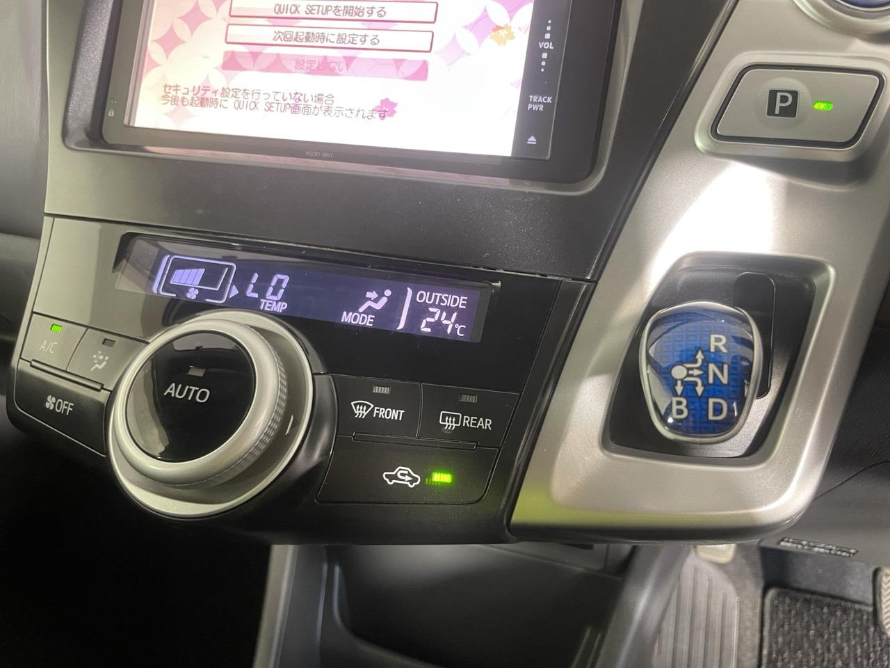 2012 Toyota Prius Alpha S Station Wagon REVERSING CAMERA + PUSH BUTTON START + AUTO LIGHTS