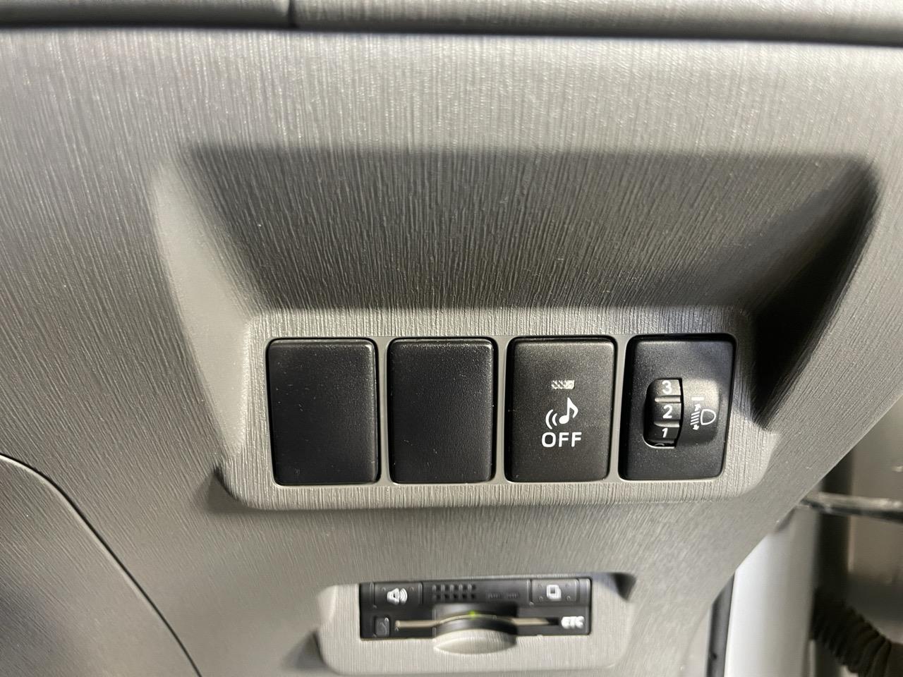 2012 Toyota Prius Alpha S Station Wagon REVERSING CAMERA + PUSH BUTTON START + AUTO LIGHTS