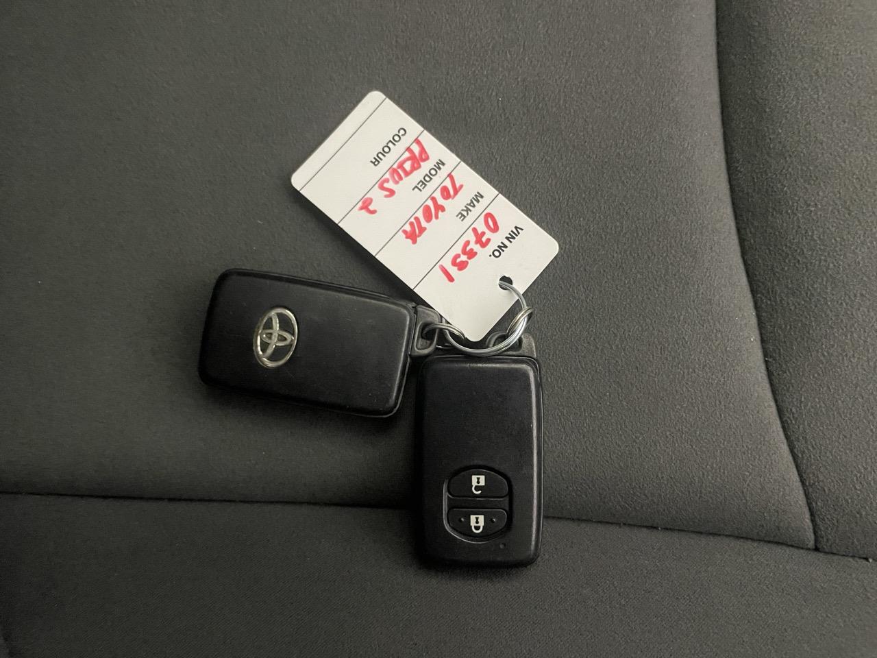 2012 Toyota Prius Alpha S Station Wagon REVERSING CAMERA + PUSH BUTTON START + AUTO LIGHTS