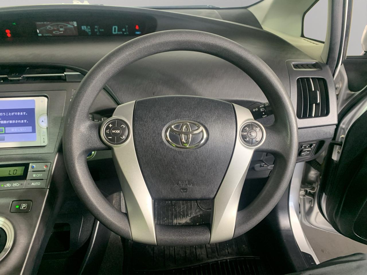 2013 Toyota Prius S Station Wagon LOW KM + AUTO LIGHTS + PUSH START