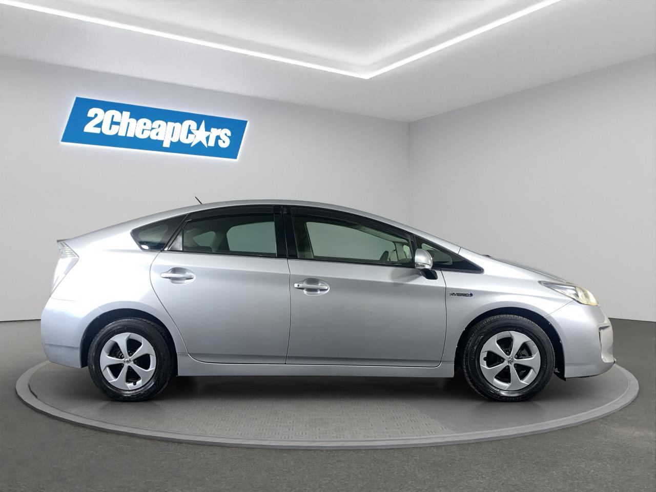 2013 Toyota Prius S Station Wagon LOW KM + AUTO LIGHTS + PUSH START