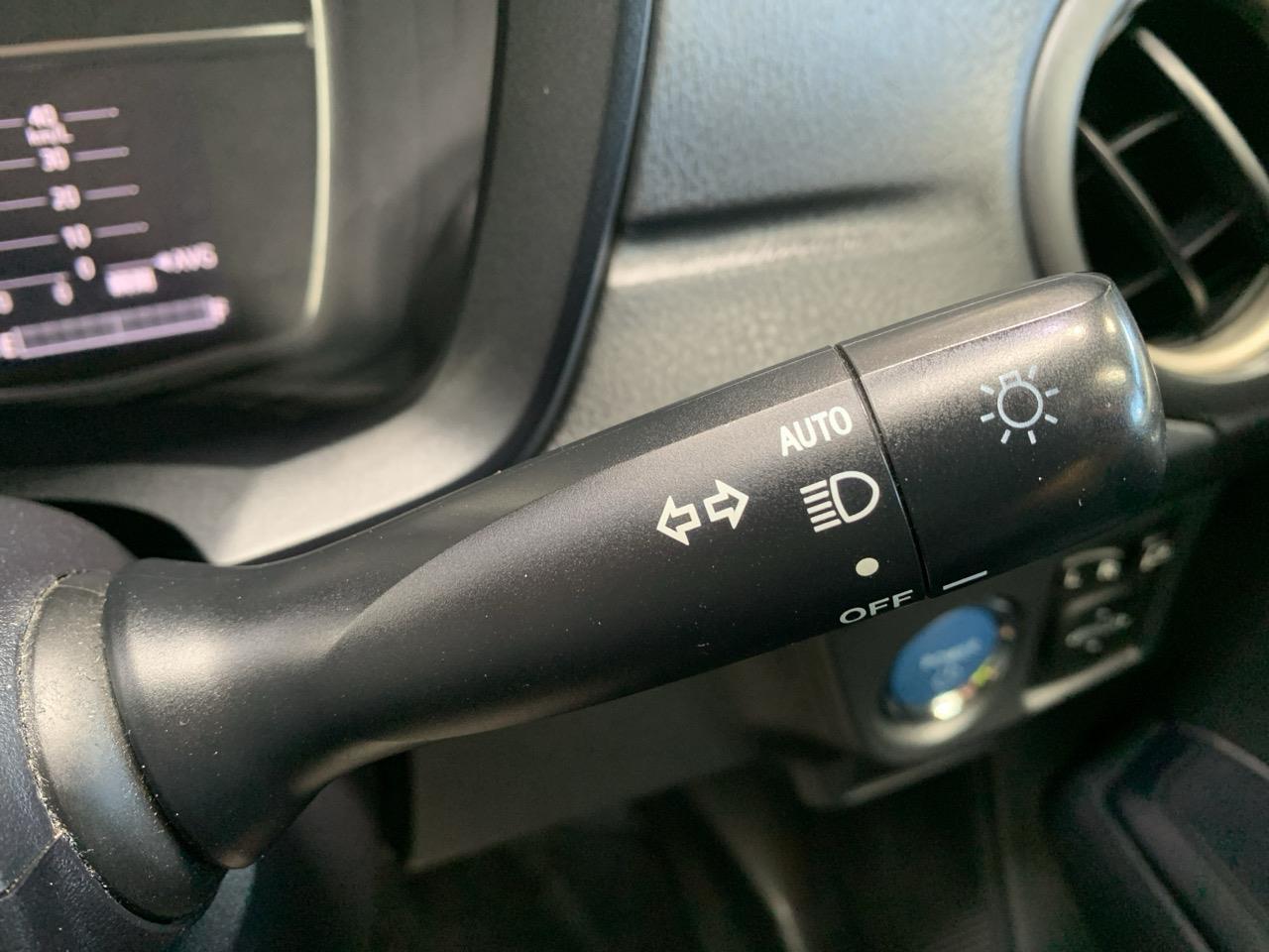 2014 Toyota Corolla Axio Hybrid Sedan LOW KM + REVERSING CAMERA + PUSH BUTTON START