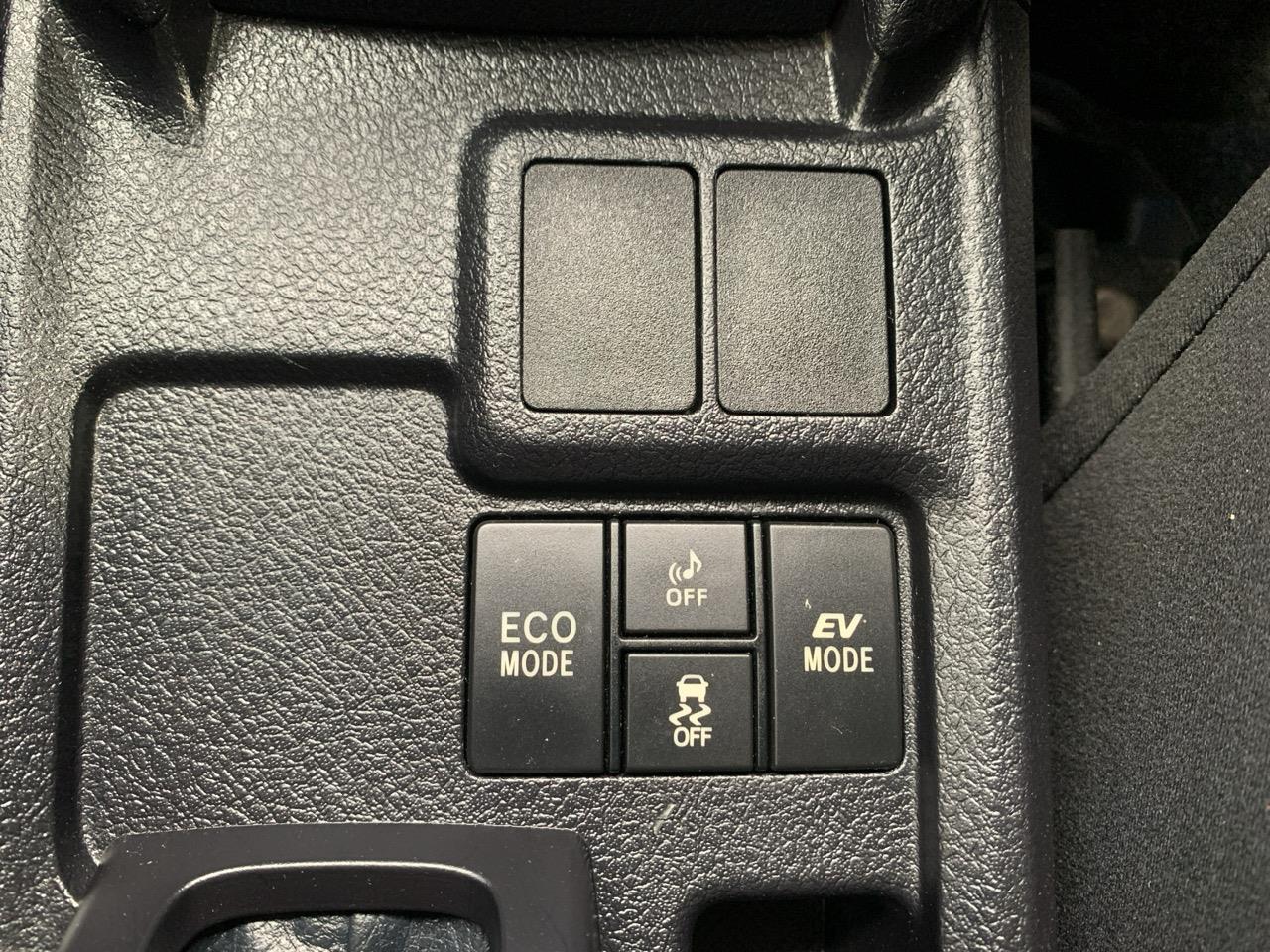 2014 Toyota Corolla Axio Hybrid Sedan LOW KM + REVERSING CAMERA + PUSH BUTTON START