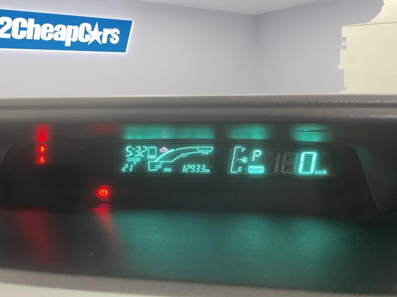 2013 Toyota Aqua S Hatchback LOW KMS + REVERSING CAMERA + AUTO LIGHTS