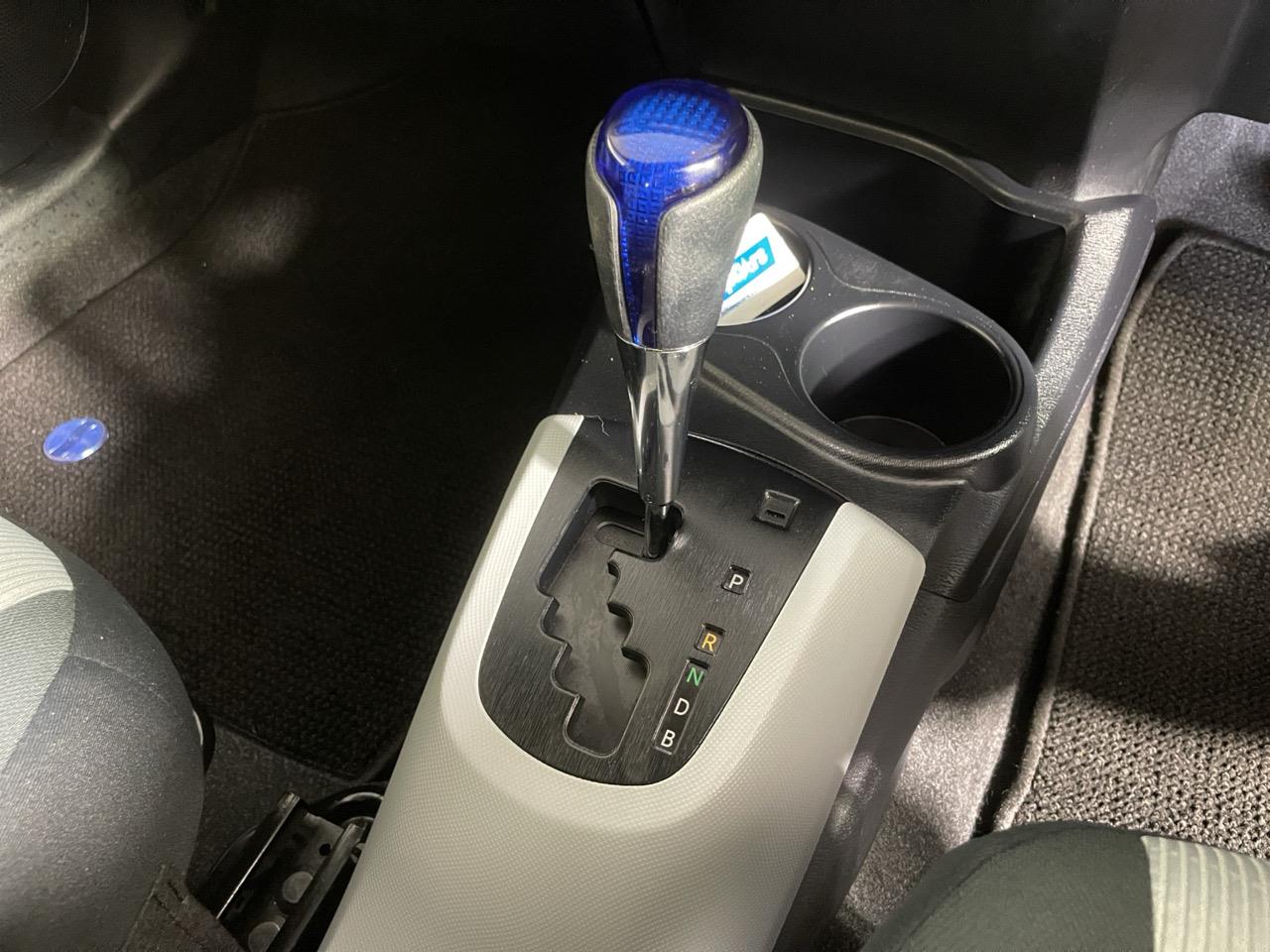 2013 Toyota Aqua S Hatchback LOW KMS + REVERSING CAMERA + AUTO LIGHTS