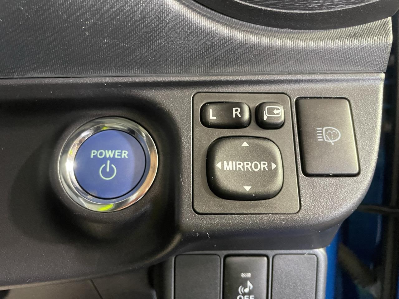 2013 Toyota Aqua S Hatchback LOW KMS + REVERSING CAMERA + AUTO LIGHTS