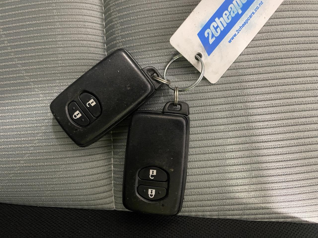 2013 Toyota Aqua S Hatchback LOW KMS + REVERSING CAMERA + AUTO LIGHTS