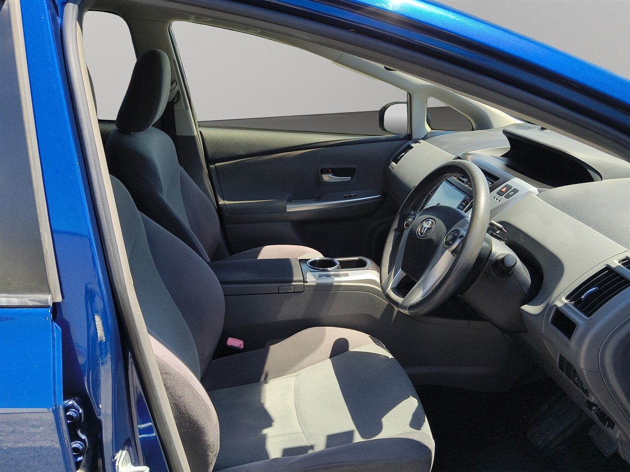 2013 Toyota Prius Alpha S 7 Seaters People Mover AUTO LIGHTS + SMART KEY