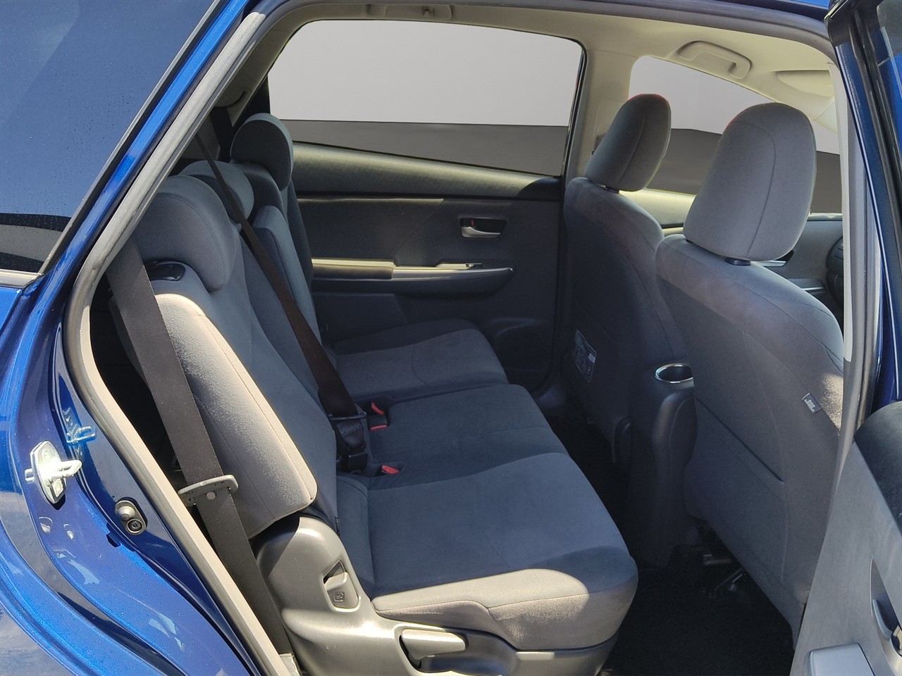 2013 Toyota Prius Alpha S 7 Seaters People Mover AUTO LIGHTS + SMART KEY