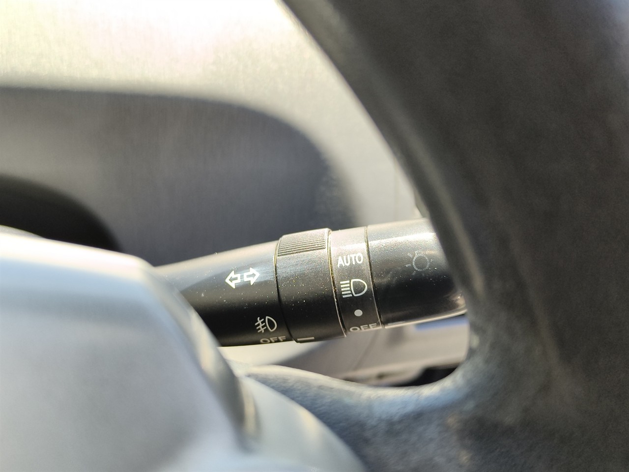 2013 Toyota Prius Alpha S 7 Seaters People Mover AUTO LIGHTS + SMART KEY