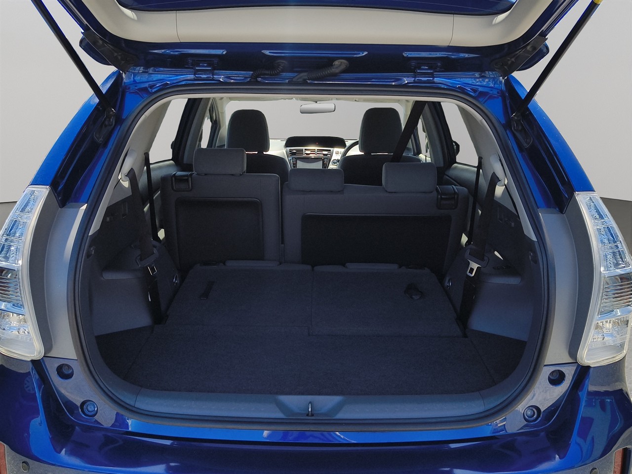 2013 Toyota Prius Alpha S 7 Seaters People Mover AUTO LIGHTS + SMART KEY