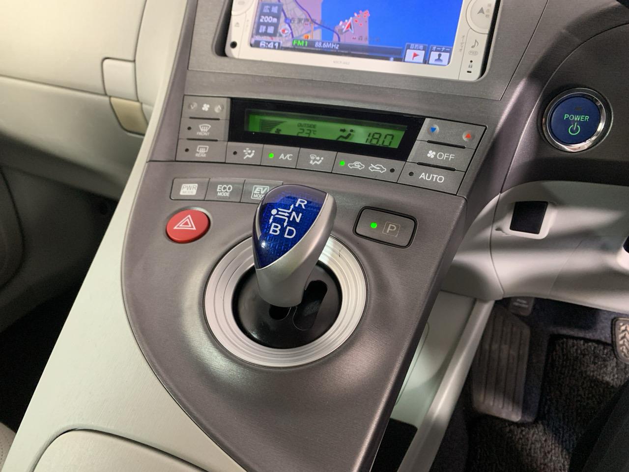 2013 Toyota Prius G Hatchback REVESING CAMERA + PUSH SRART + AUTO LIGHTS