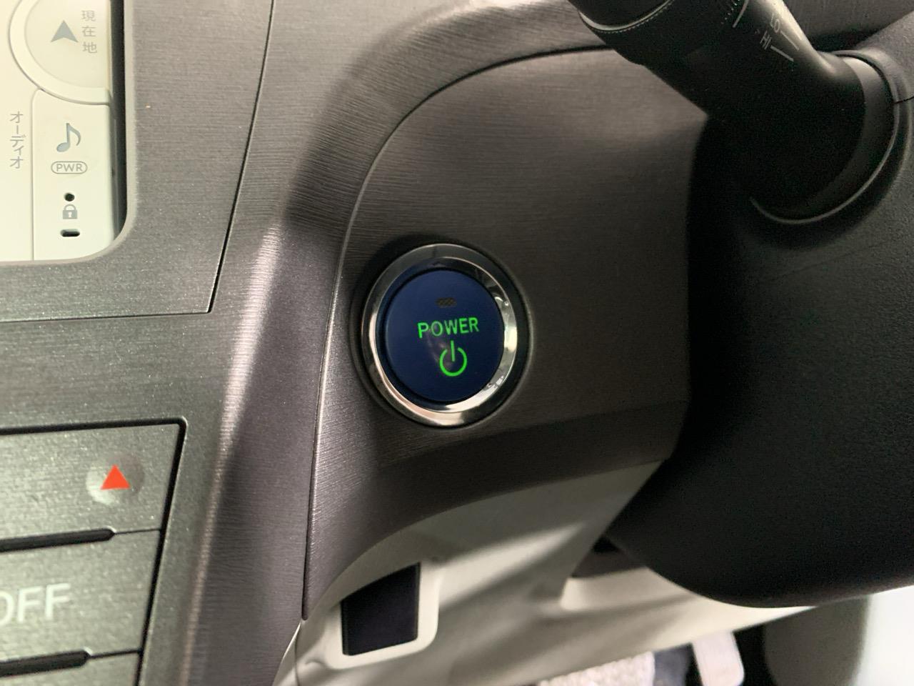 2013 Toyota Prius G Hatchback REVESING CAMERA + PUSH SRART + AUTO LIGHTS