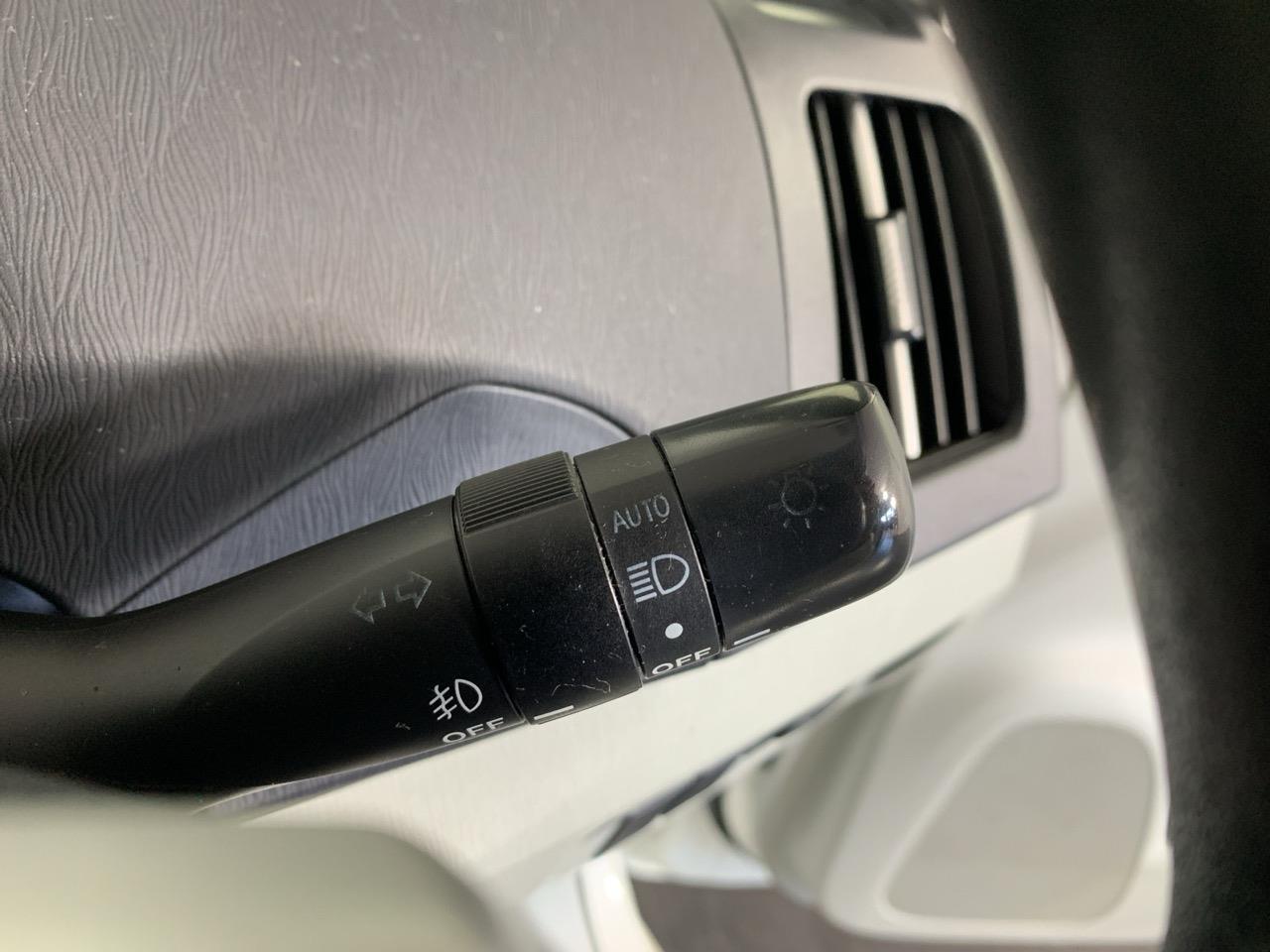 2013 Toyota Prius G Hatchback REVESING CAMERA + PUSH SRART + AUTO LIGHTS