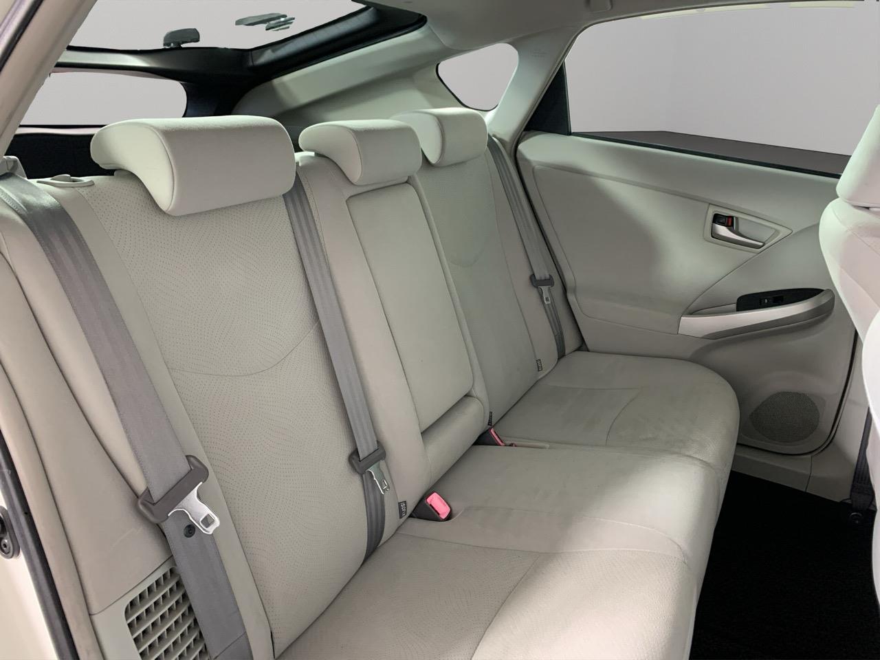 2013 Toyota Prius G Hatchback REVESING CAMERA + PUSH SRART + AUTO LIGHTS