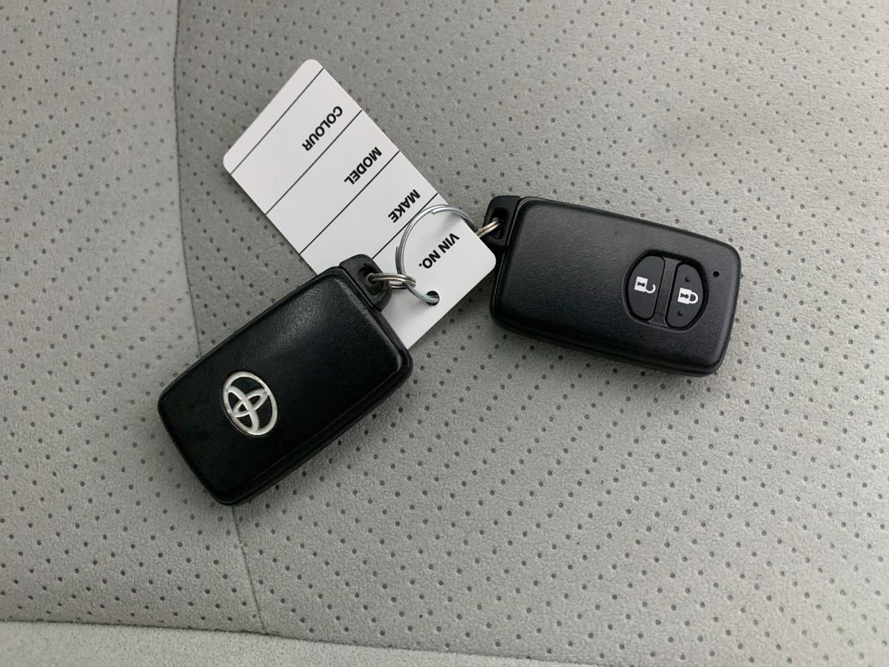 2013 Toyota Prius G Hatchback REVESING CAMERA + PUSH SRART + AUTO LIGHTS