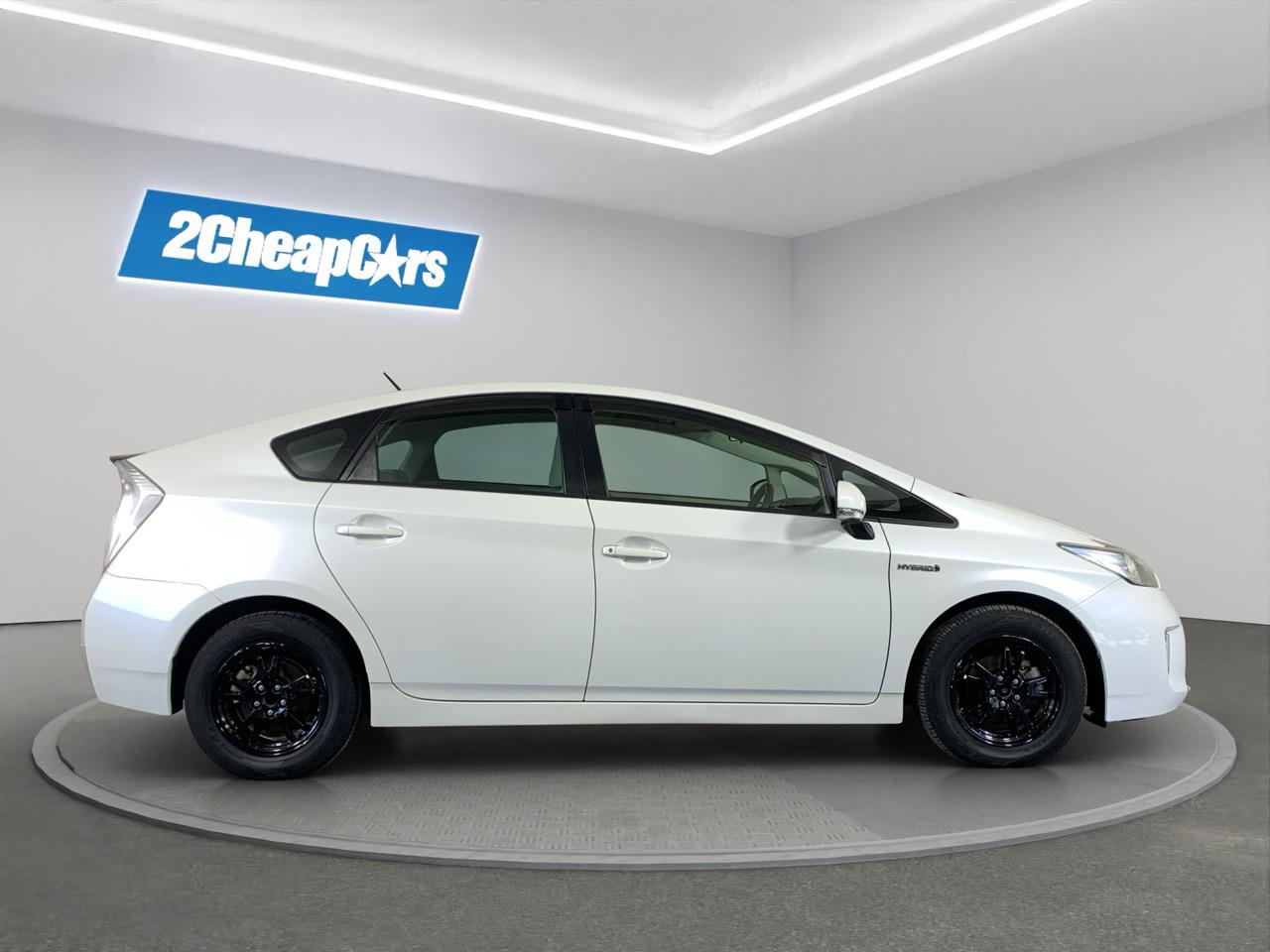 2013 Toyota Prius G Hatchback REVESING CAMERA + PUSH SRART + AUTO LIGHTS