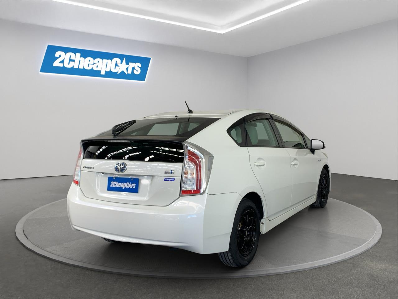 2013 Toyota Prius G Hatchback REVESING CAMERA + PUSH SRART + AUTO LIGHTS