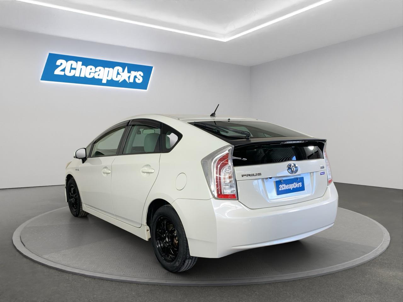 2013 Toyota Prius G Hatchback REVESING CAMERA + PUSH SRART + AUTO LIGHTS