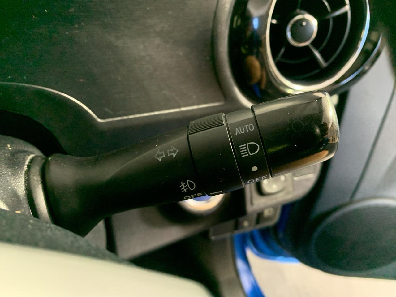 2016 Toyota Aqua X-URBAN Hatchback PUSH BUTTON START + AUTO LIGHTS + REVERSING CAMERA