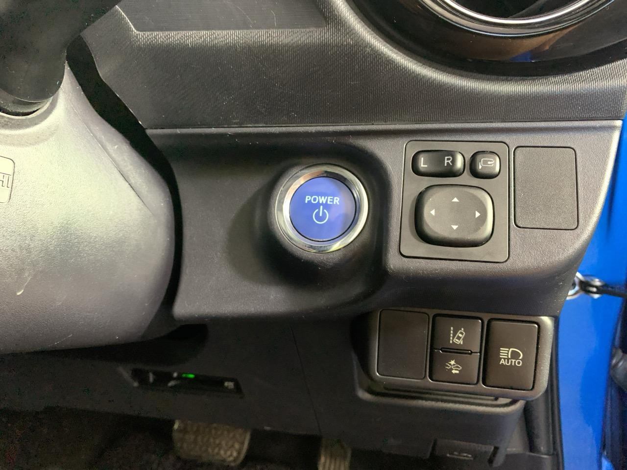 2016 Toyota Aqua X-URBAN Hatchback PUSH BUTTON START + AUTO LIGHTS + REVERSING CAMERA