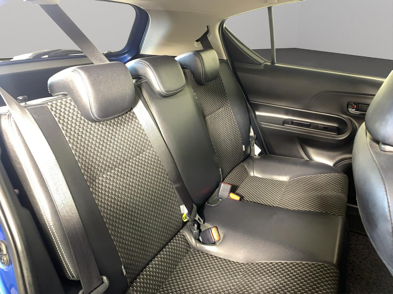 2016 Toyota Aqua X-URBAN Hatchback PUSH BUTTON START + AUTO LIGHTS + REVERSING CAMERA