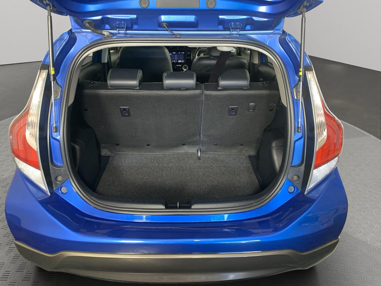 2016 Toyota Aqua X-URBAN Hatchback PUSH BUTTON START + AUTO LIGHTS + REVERSING CAMERA