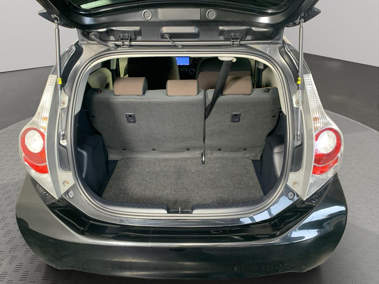 2012 Toyota Aqua G Hatchback PUSH BUTTON START + AUTO LIGHTS + REVERSING CAMERA