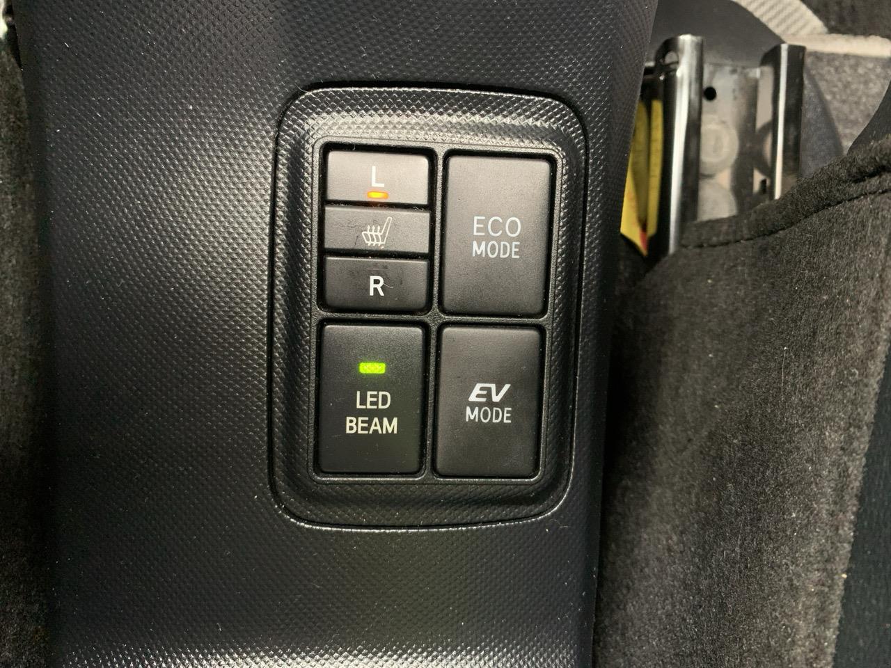 2014 Toyota Aqua Hybrid Gs Hatchback CRUISE CONTROL + HEATED SEATS + REVERSING CAMERA