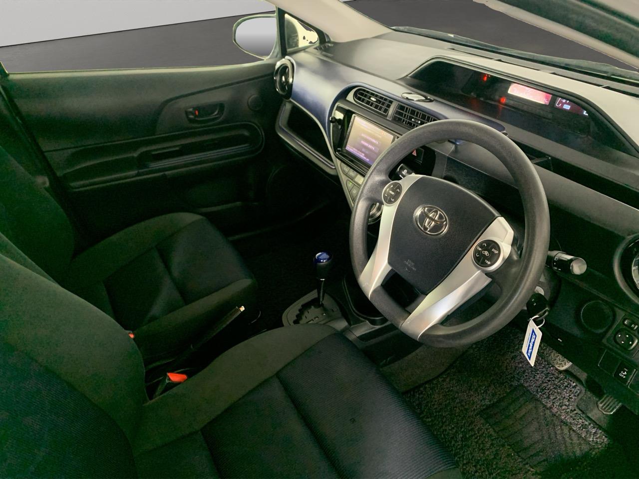 2015 Toyota Aqua Facelift Model S Hatchback REVESING CAMERA + GREAT FUEL EFFICIENCY