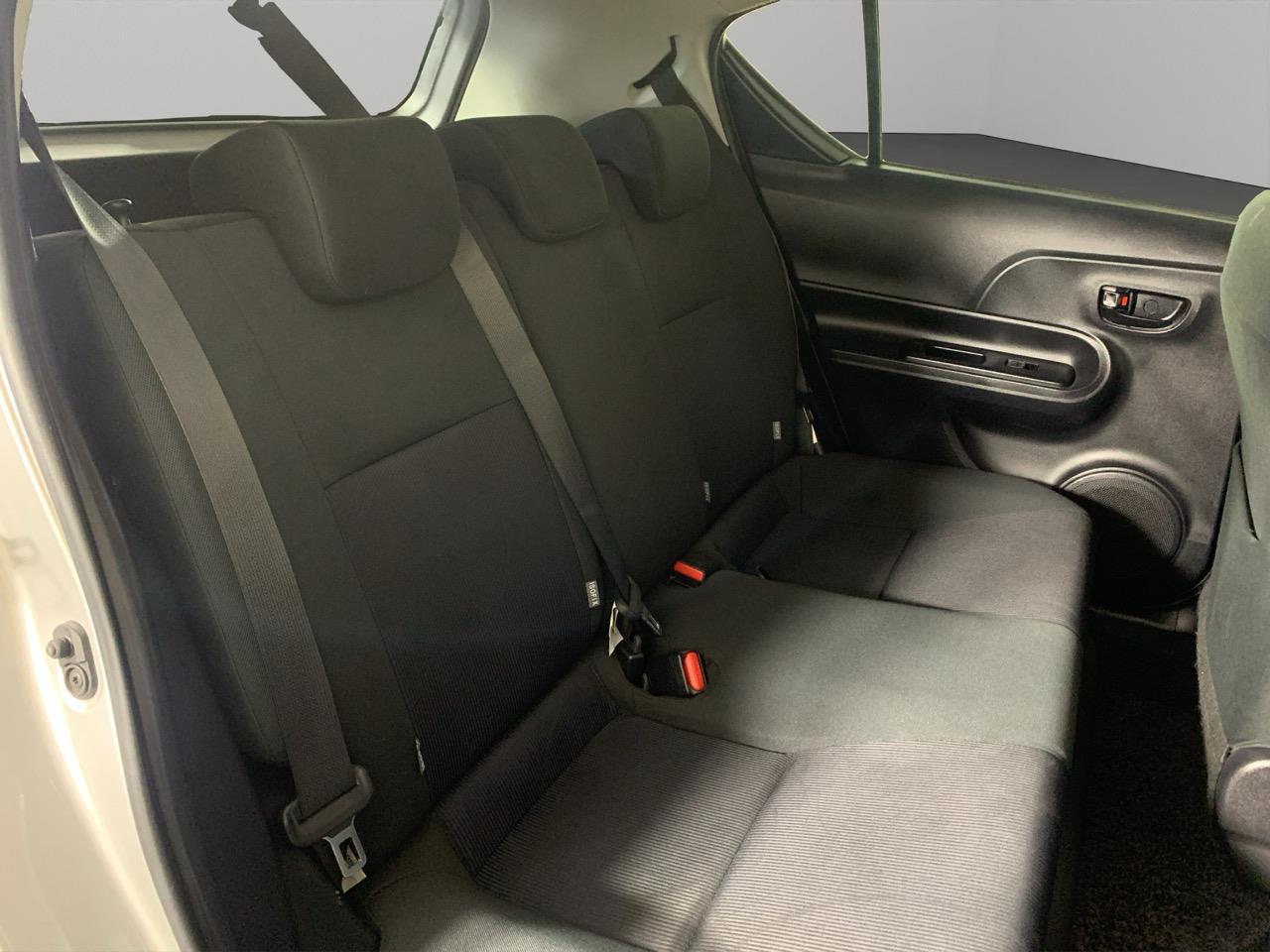 2015 Toyota Aqua Facelift Model S Hatchback REVESING CAMERA + GREAT FUEL EFFICIENCY