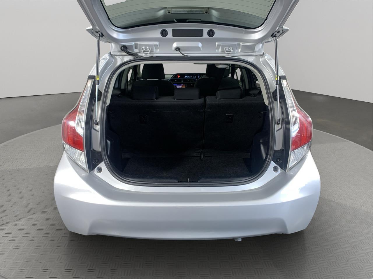 2015 Toyota Aqua Facelift Model S Hatchback REVESING CAMERA + GREAT FUEL EFFICIENCY