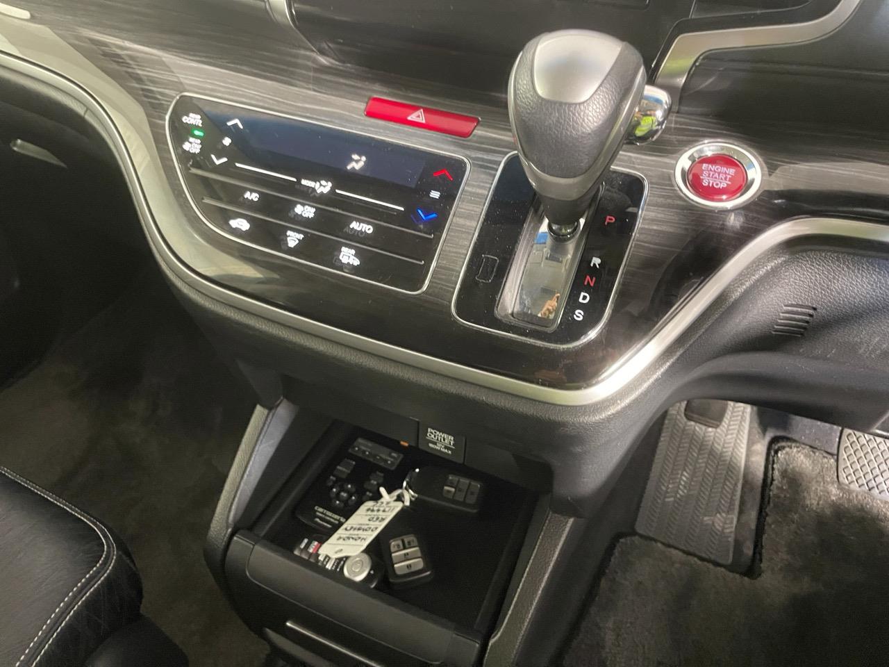 2016 Honda Odyssey Absolute X Honda Sensing People Mover REVERSING CAMERA + CRUISE CONTROL + HONDA SENSING